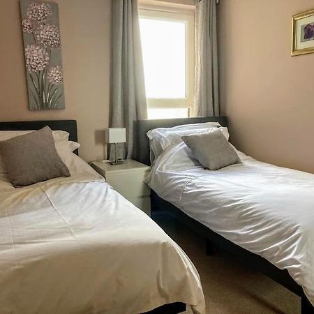 Beautiful 2 Bedroom Flat Overlooking Golf Course Карнусти Екстериор снимка
