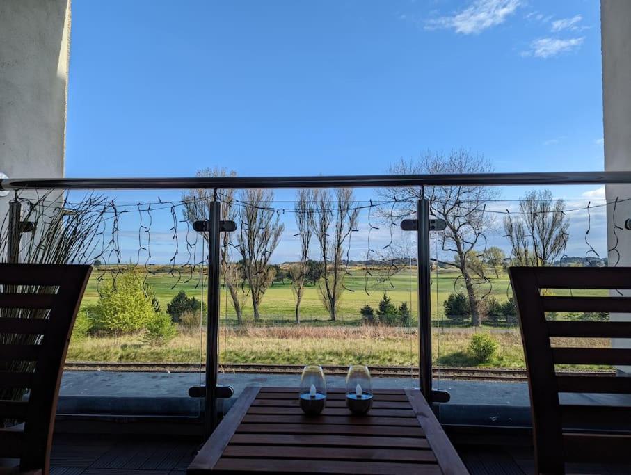 Beautiful 2 Bedroom Flat Overlooking Golf Course Карнусти Екстериор снимка