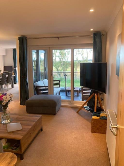 Beautiful 2 Bedroom Flat Overlooking Golf Course Карнусти Екстериор снимка