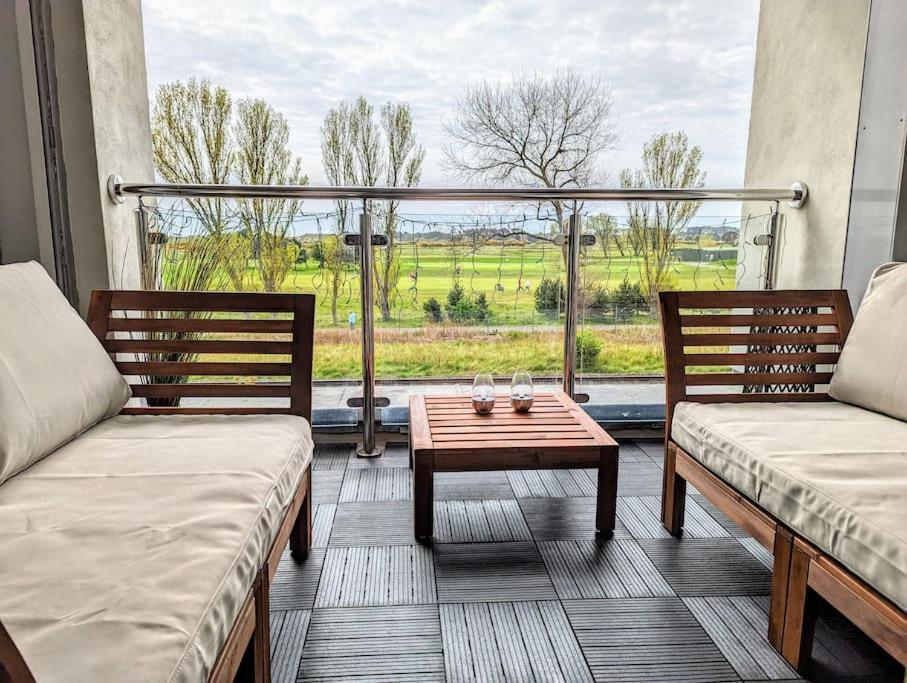 Beautiful 2 Bedroom Flat Overlooking Golf Course Карнусти Екстериор снимка